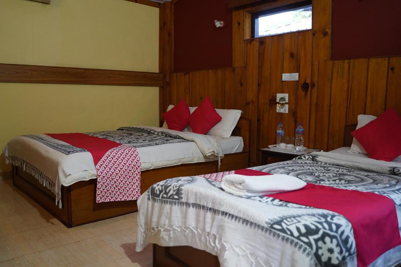 Chitwan Riverside Resort ソーラハ エクステリア 写真