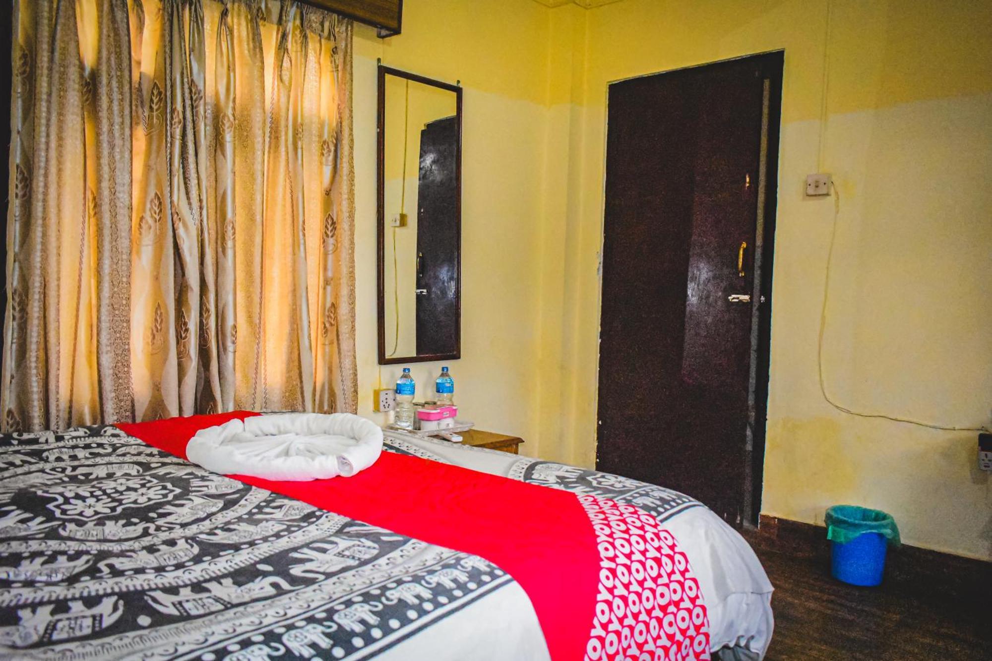 Chitwan Riverside Resort ソーラハ エクステリア 写真