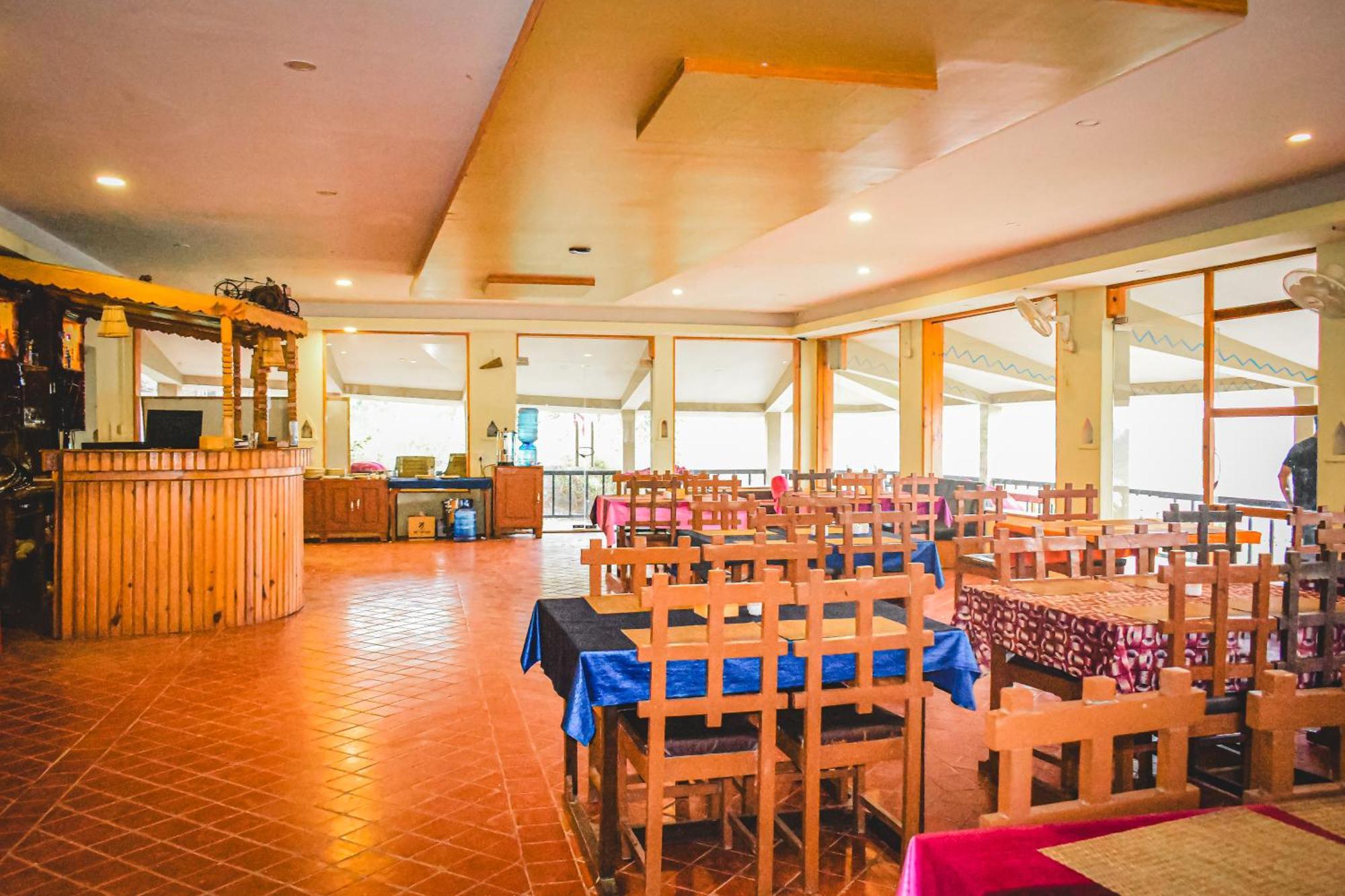 Chitwan Riverside Resort ソーラハ エクステリア 写真