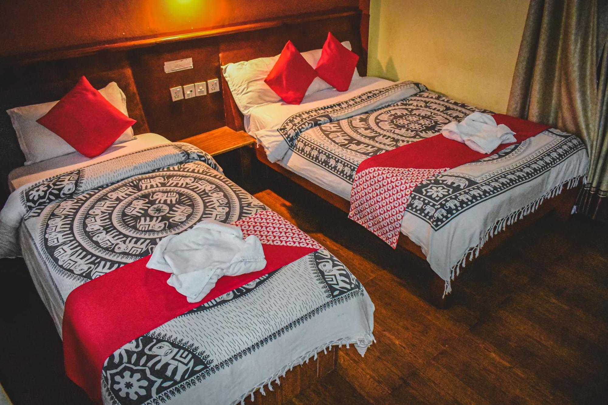 Chitwan Riverside Resort ソーラハ エクステリア 写真