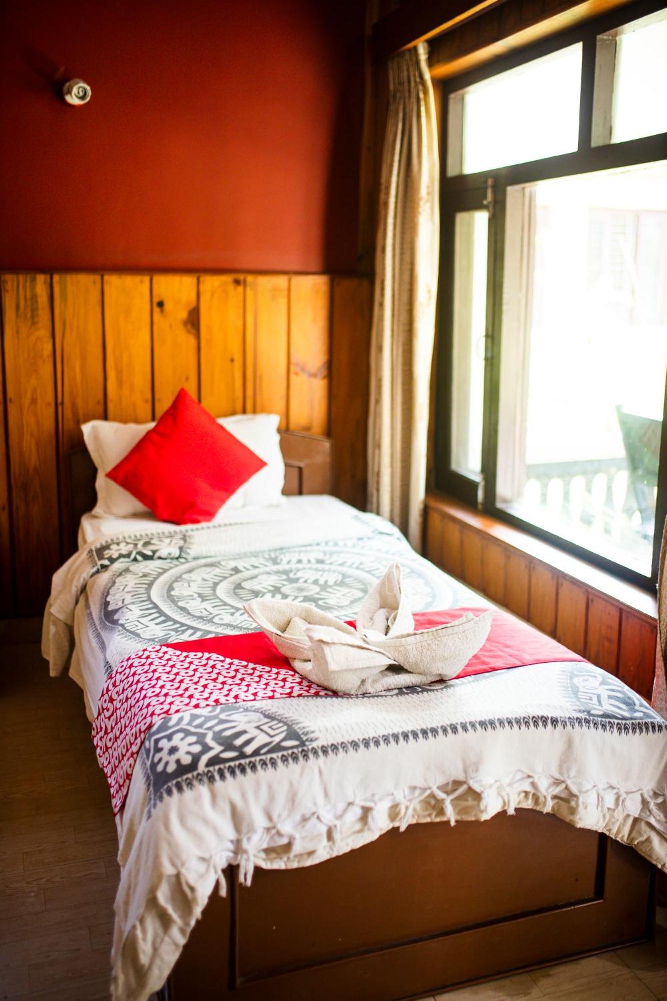 Chitwan Riverside Resort ソーラハ エクステリア 写真