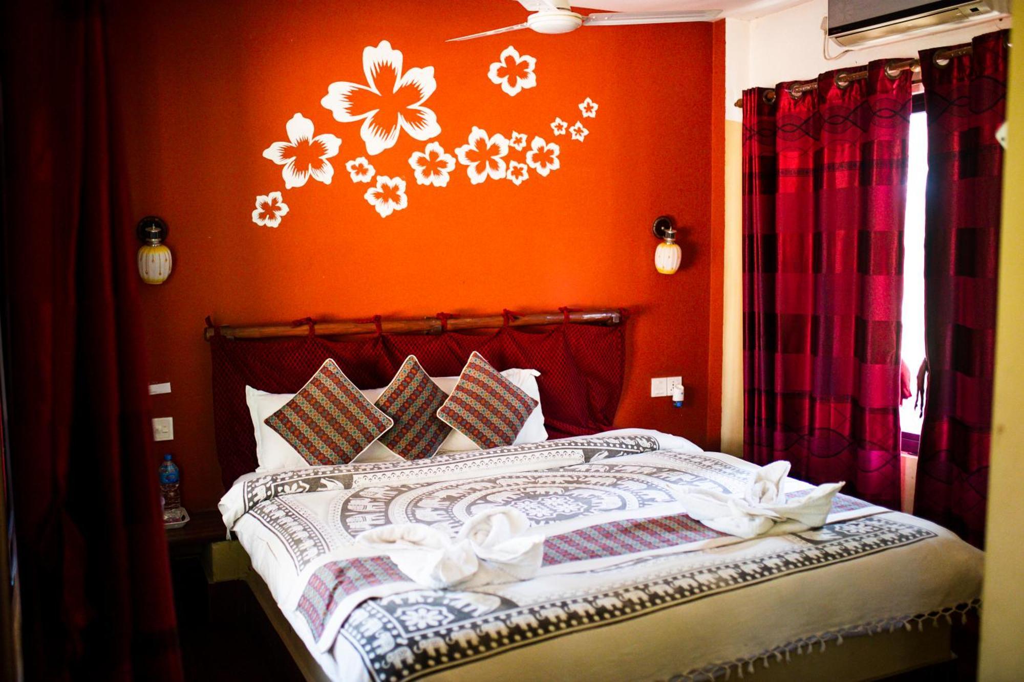 Chitwan Riverside Resort ソーラハ エクステリア 写真