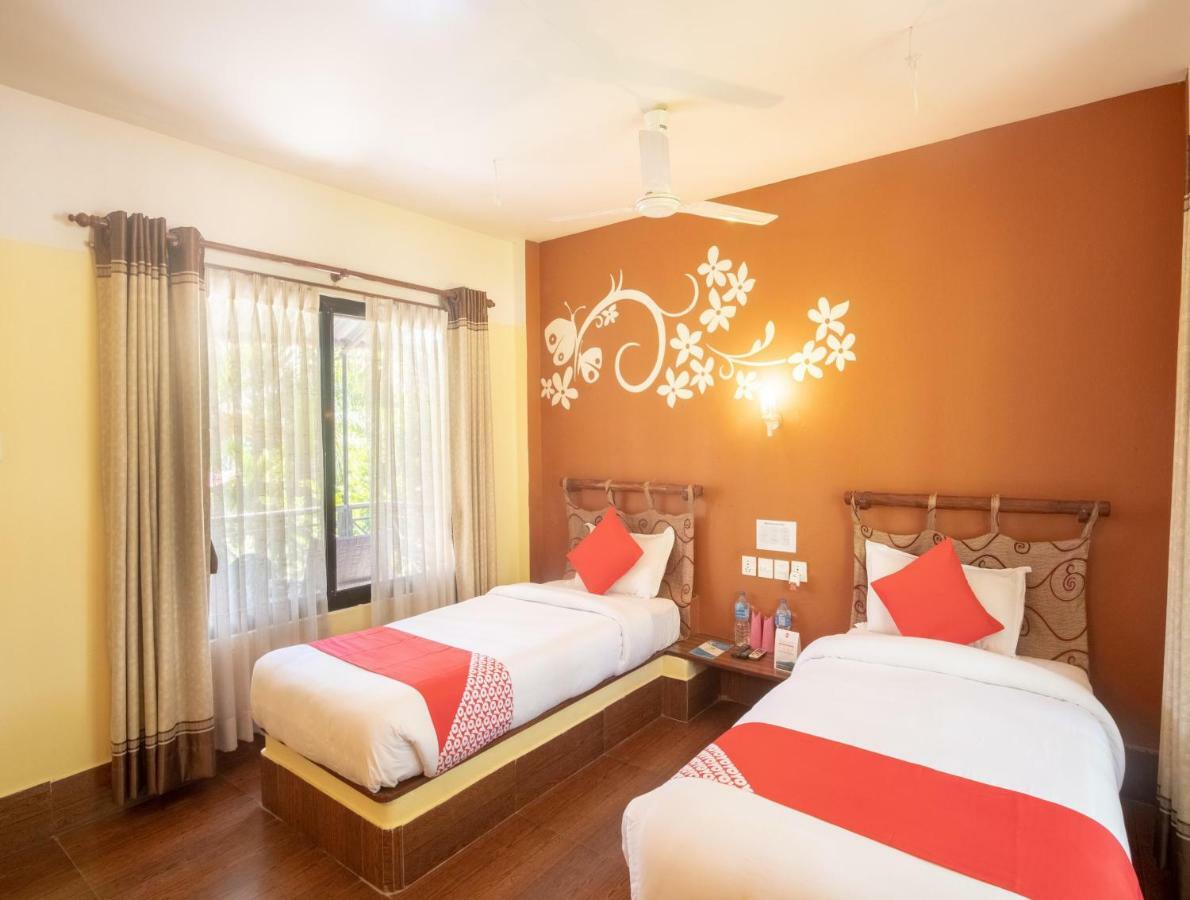 Chitwan Riverside Resort ソーラハ エクステリア 写真