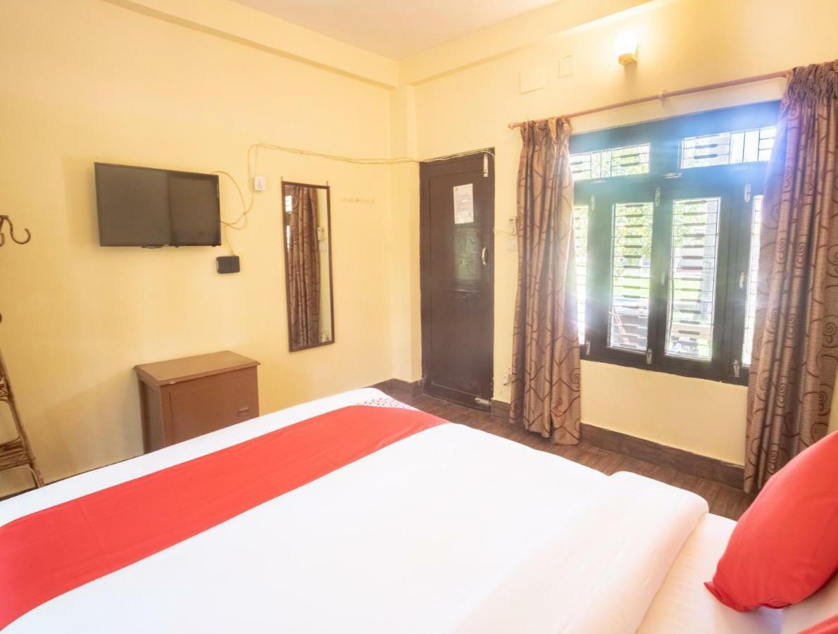 Chitwan Riverside Resort ソーラハ エクステリア 写真