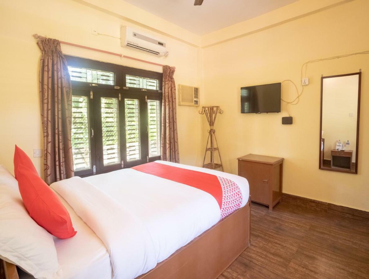 Chitwan Riverside Resort ソーラハ エクステリア 写真