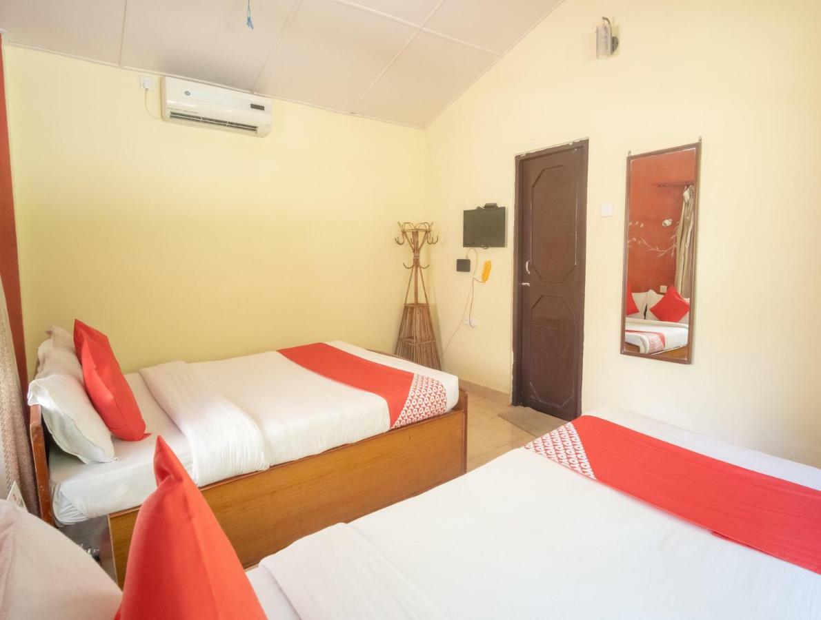 Chitwan Riverside Resort ソーラハ エクステリア 写真