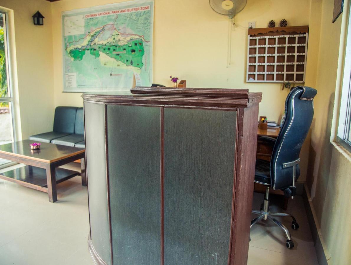 Chitwan Riverside Resort ソーラハ エクステリア 写真